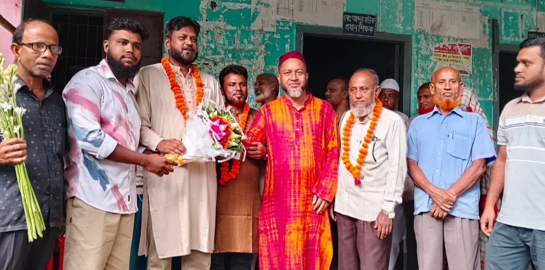 ধুনটের এলাঙ্গী উচ্চ বিদ্যালয়ের নবনির্বাচিত সভাপতি নাজমুল হককে সংবর্ধনা