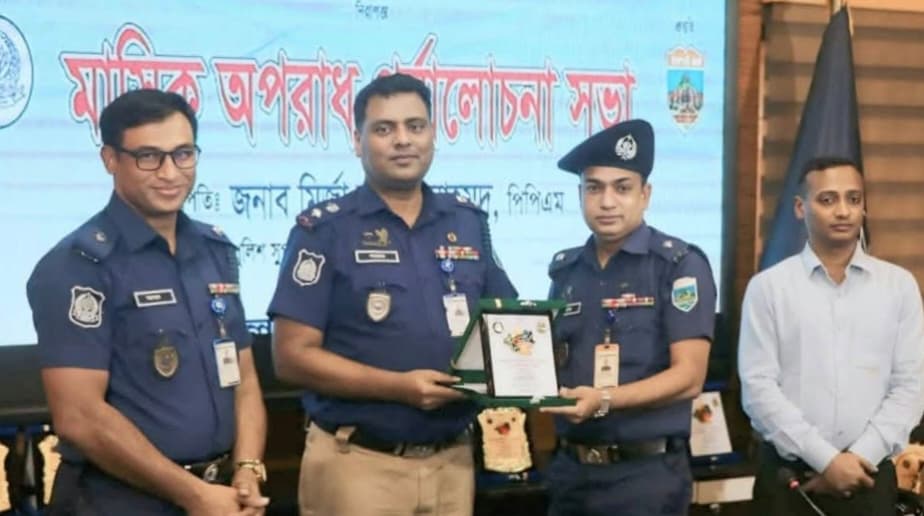 বগুড়ায় জেলা পুলিশের বিশেষ সম্মাননা পেলেন ধুনট থানার ওসি