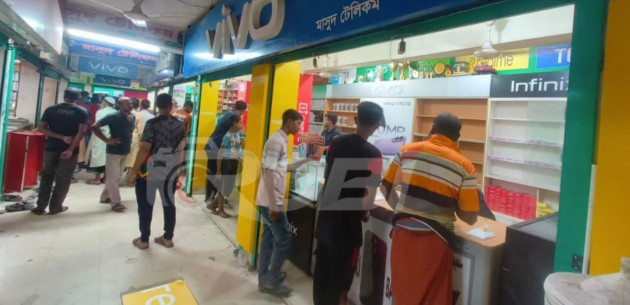 ধুনটে দুর্ধর্ষ চুরি: মাসুদ টেলিকমে খোয়া গেল ৩০ লাখ টাকার মালামাল
