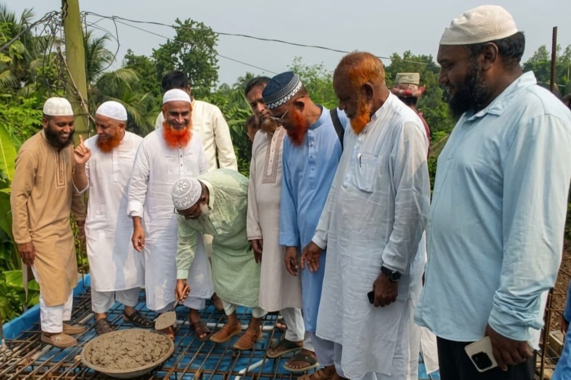 ধুনটে শহীদ আব্দুল মালেক ট্রাস্ট কমপ্লেক্সের ছাদ ঢালাইয়ের কাজ উদ্বোধন